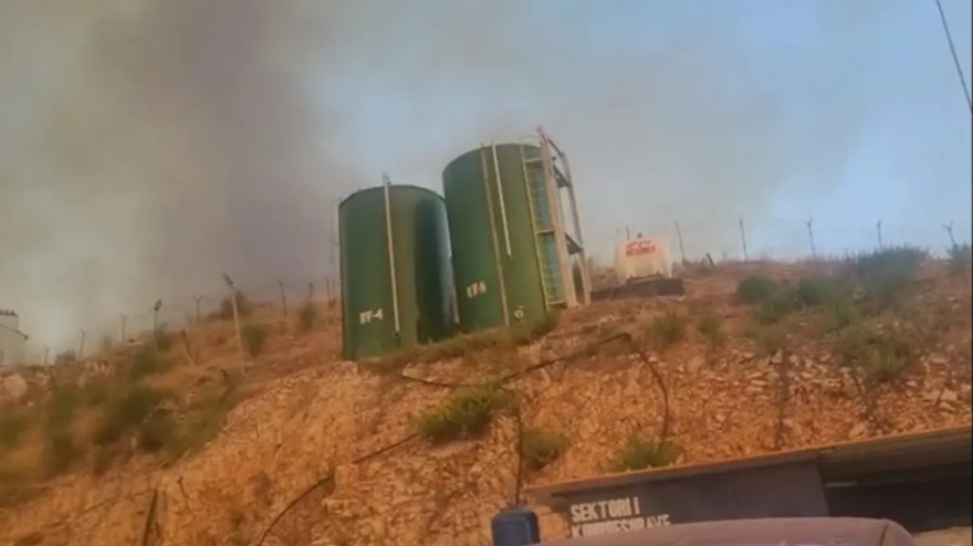 Σε πύρινο κλοιό τα μειονοτικά χωριά στην Αλβανία - Εκκενώθηκε νοσοκομείο στο Δέλβινο 