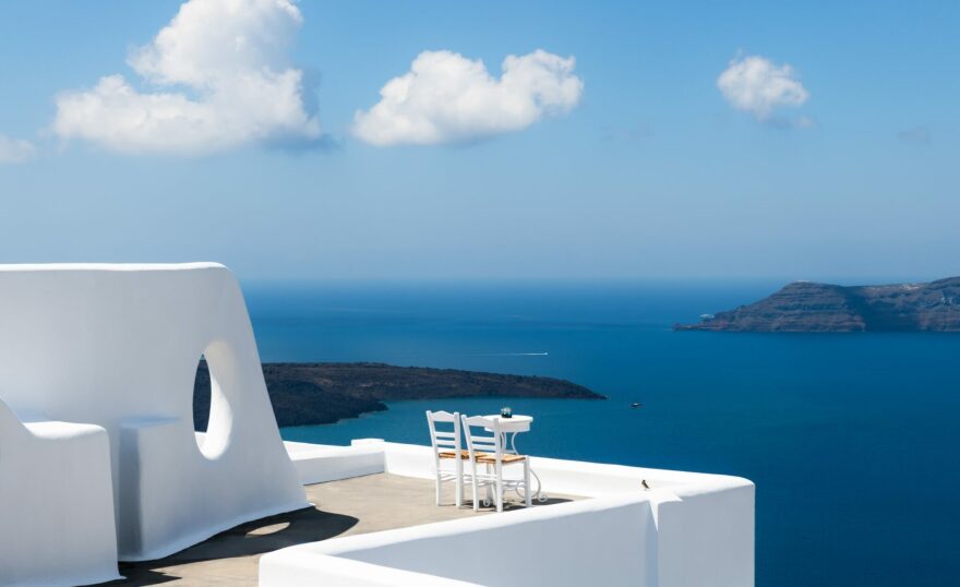 Τα 15 ελληνικά νησιά που ξεχωρίζουν για τις διακοπές του 2026, σύμφωνα με το Conde Nast Traveller