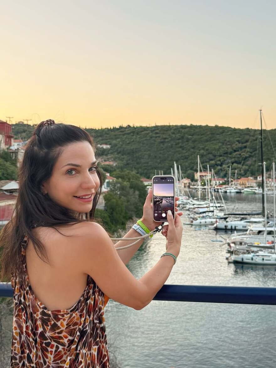 Η Κατερίνα Γερονικολού φωτογραφήθηκε πάνω σε γιοτ στις διακοπές της στην Ιθάκη