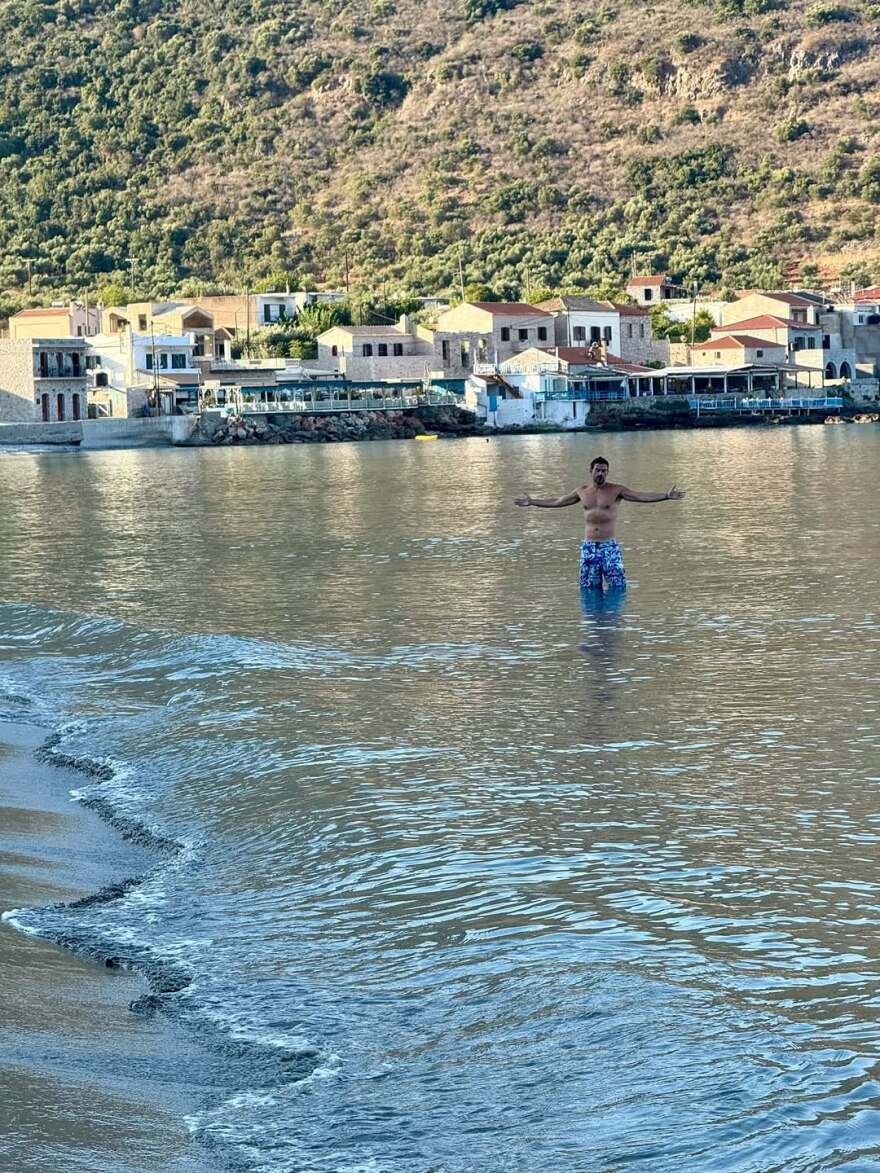 Τάσος Ιορδανίδης - Θάλεια Ματίκα: Το φωτογραφικό άλμπουμ από τις διακοπές τους στη Μάνη