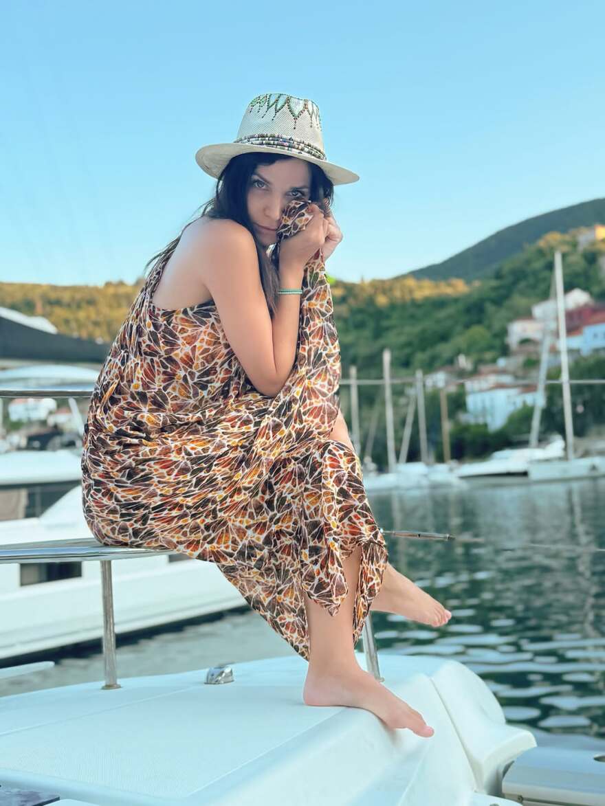 Η Κατερίνα Γερονικολού φωτογραφήθηκε πάνω σε γιοτ στις διακοπές της στην Ιθάκη