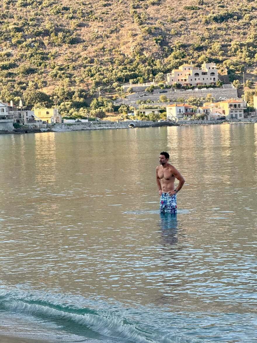 Τάσος Ιορδανίδης - Θάλεια Ματίκα: Το φωτογραφικό άλμπουμ από τις διακοπές τους στη Μάνη