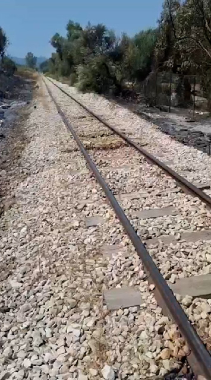 Φωτιά στην Αχαΐα: Ζημιές στον σιδηρόδρομο από τη μεγάλη πυρκαγιά – Εκτός λειτουργίας δύο στάσεις