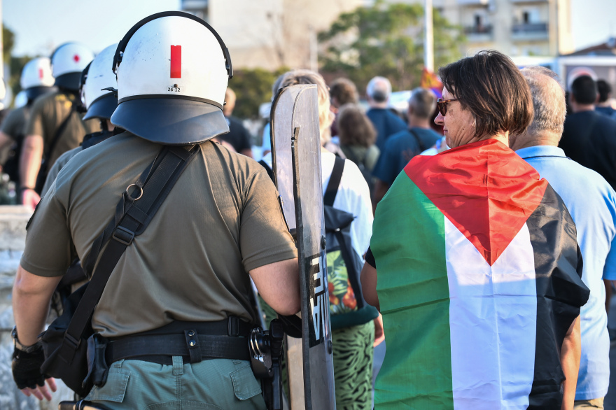 Βόλος: Διαδηλωτές υπέρ της Παλαιστίνης θέλησαν να εμποδίσουν την αποβίβαση Ισραηλινών τουριστών από κρουαζιερόπλοιο