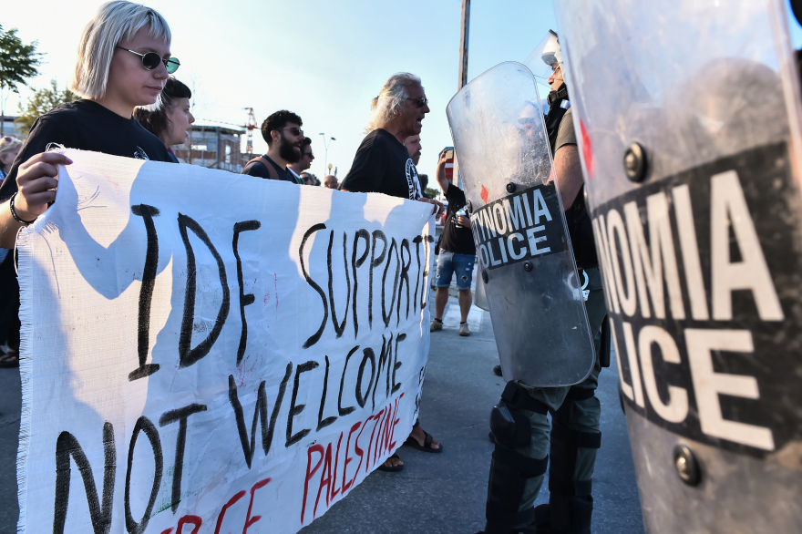 Βόλος: Διαδηλωτές υπέρ της Παλαιστίνης θέλησαν να εμποδίσουν την αποβίβαση Ισραηλινών τουριστών από κρουαζιερόπλοιο