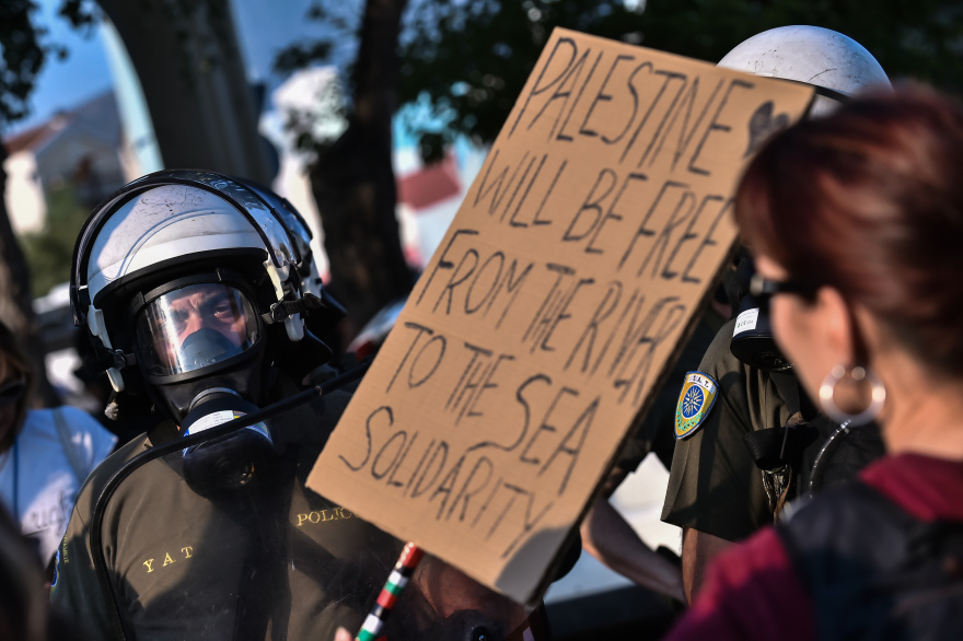Βόλος: Διαδηλωτές υπέρ της Παλαιστίνης θέλησαν να εμποδίσουν την αποβίβαση Ισραηλινών τουριστών από κρουαζιερόπλοιο