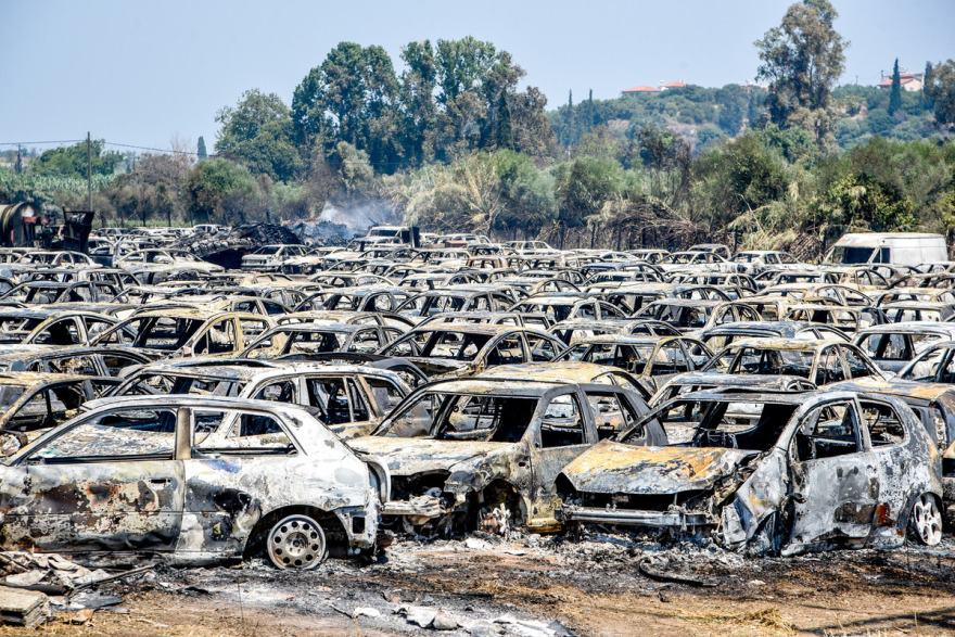 Μετά από 48 ώρες στις φλόγες, η Αχαΐα μετράει τις πληγές της - Δείτε φωτογραφίες και βίντεο