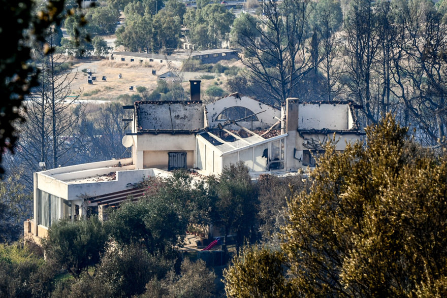 Μετά από 48 ώρες στις φλόγες, η Αχαΐα μετράει τις πληγές της - Δείτε φωτογραφίες και βίντεο
