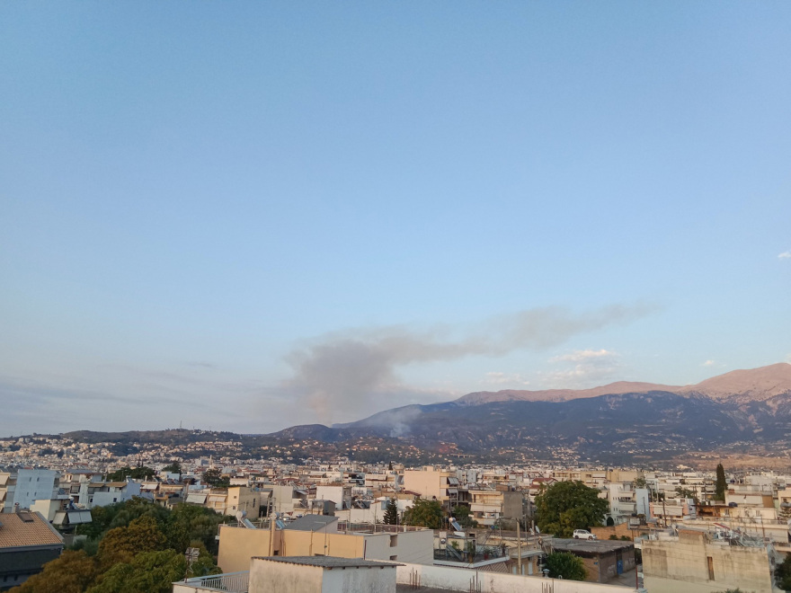 Φωτιά και 112 στα Λεπτόποδα και στην Καμπιά Χίου - Καλύτερη εικόνα στην περιοχή Μπάλας Αχαΐας, δείτε βίντεο και φωτογραφίες