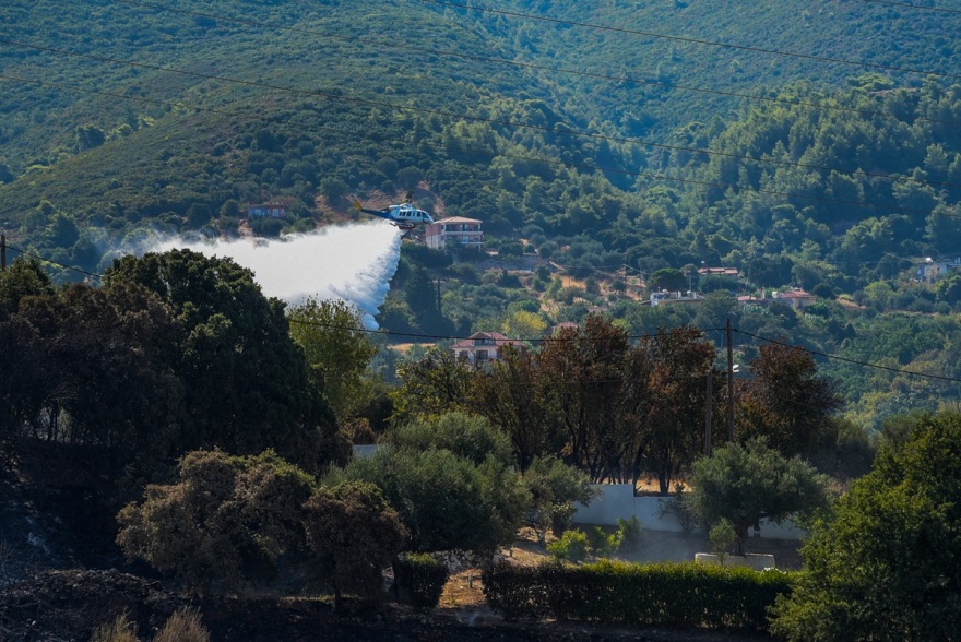 Διάσπαρτες εστίες σε Πάτρα και Χίο - Σε ύφεση τα πύρινα μέτωπα Ζάκυνθο και Πρέβεζα