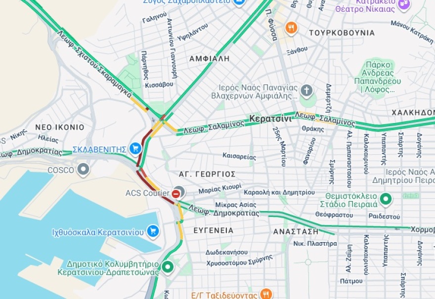 Εκτροπή νταλίκας στο Πέραμα, πριν την Cosco - Κυκλοφοριακό κομφούζιο στην περιοχή, δείτε live την κίνηση