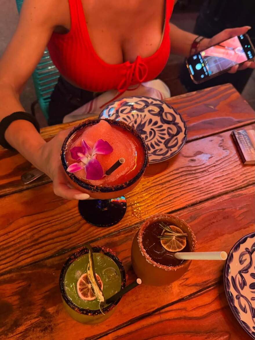 Φωτογραφίες: Η Κόνι Μεταξά ταξίδεψε στη Φλόριντα