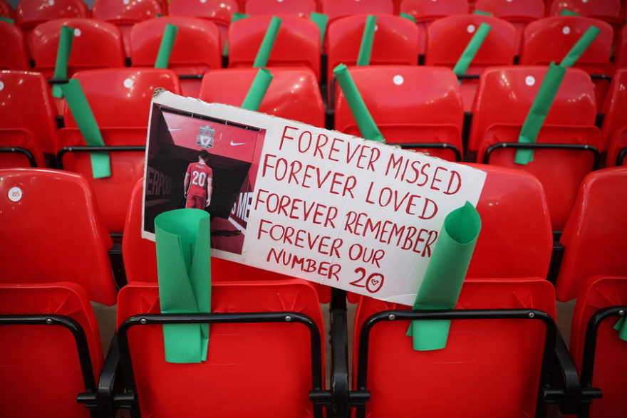 Ράγισαν οι πέτρες στο Άνφιλντ στο «αντίο» στον Ντιόγκο Ζότα - Το κορεό για τον Πορτογάλο, το τραγούδι των φίλων των Reds και τα δάκρυα του Σαλάχ -Βίντεο 