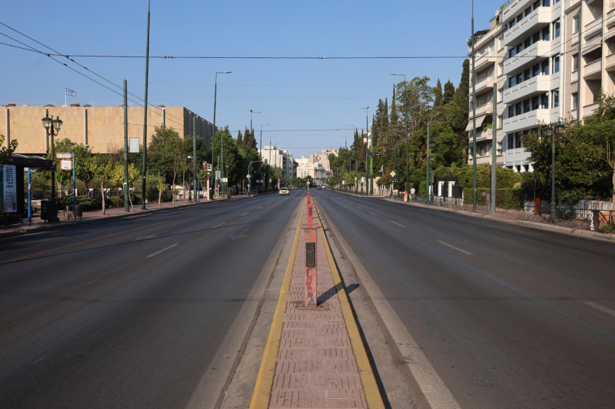Άδειο και έρημο το κέντρο της Αθήνας - Δείτε φωτογραφίες
