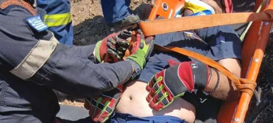 Πυροσβέστης έπεσε σε γκρεμό στην Πάτρα - Τον έσωσαν συνάδελφοί του από την ΕΜΑΚ