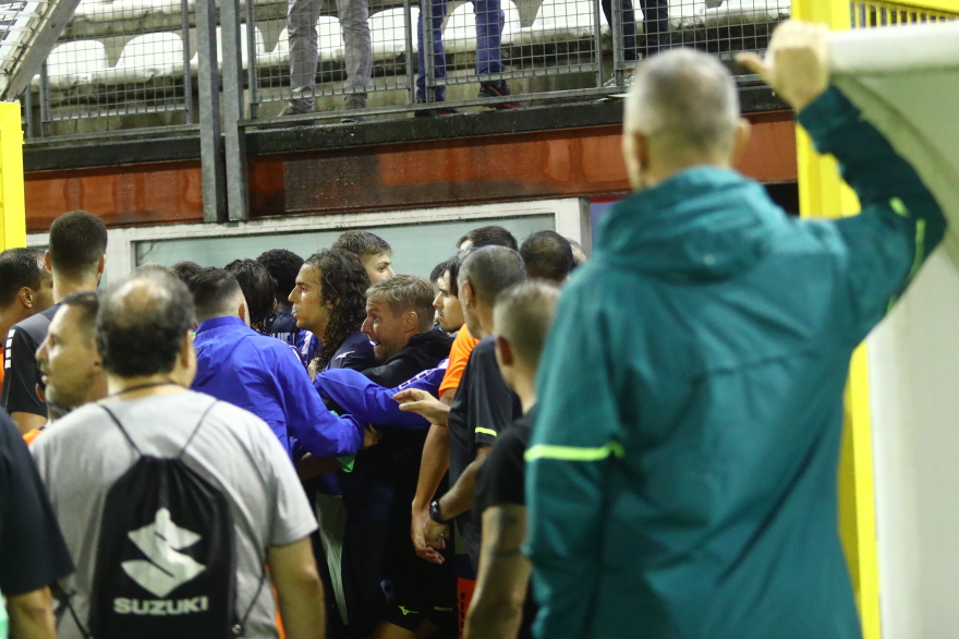 Ένταση στο γήπεδο, ξύλο στη φυσούνα και κόκκινες κάρτες στο φιλικό παιχνίδι της Λάτσιο με τον Ατρόμητο - Φωτογραφίες 