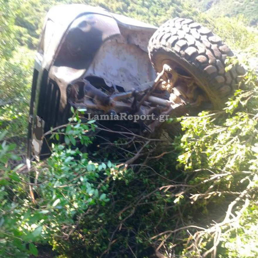 Φθιώτιδα: Αυτοκίνητο έκανε «βουτιά» σε γκρεμό - Δύο τραυματίες