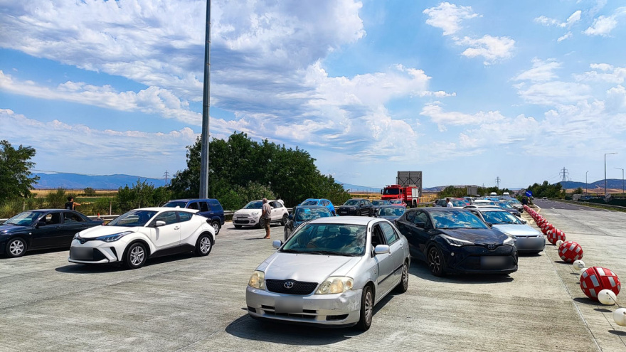 Μεγάλη ταλαιπωρία για τους οδηγούς στα διόδια Μοσχοχωρίου λόγω φωτιάς - Από την παλιά εθνική η κυκλοφορία 