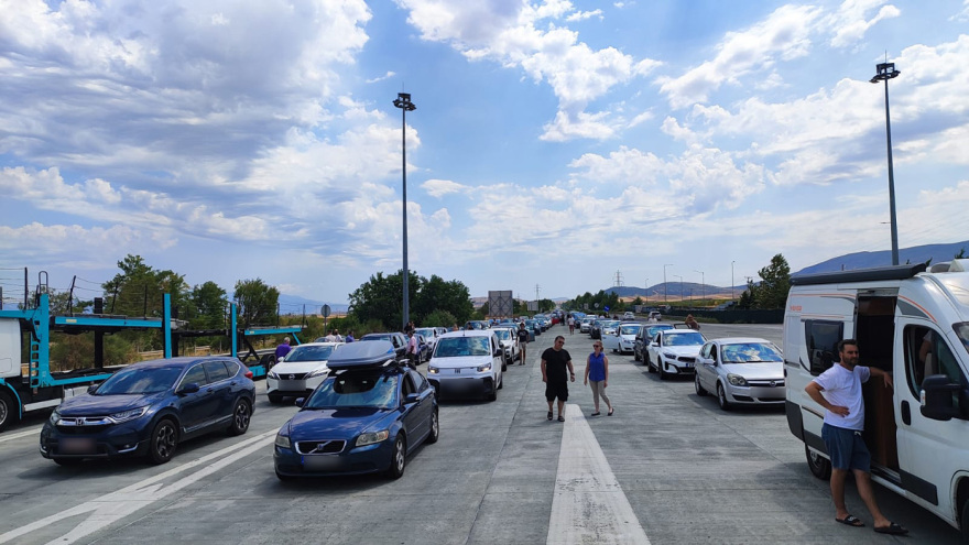 Μεγάλη ταλαιπωρία για τους οδηγούς στα διόδια Μοσχοχωρίου λόγω φωτιάς - Από την παλιά εθνική η κυκλοφορία 