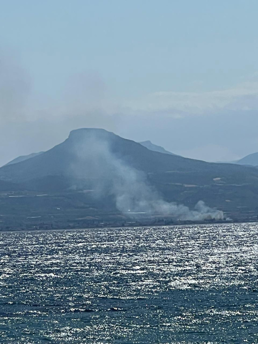 Φωτιά τώρα στην Κορινθία - Καίει ανάμεσα σε Άσσο και Λέχαιο