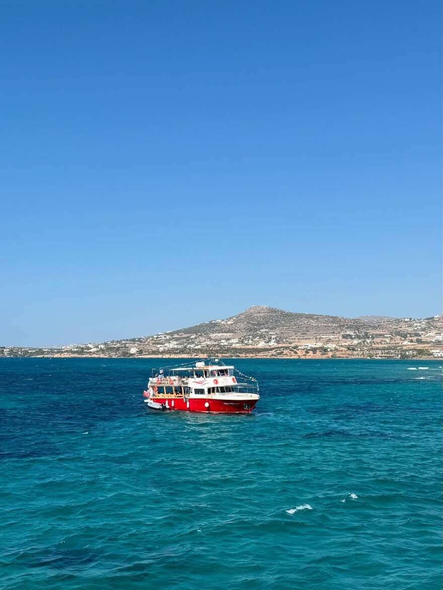 Κατερίνα Καινούργιου: Αγκαλιά με τον Παναγιώτη Κουτσουμπή στην Πάρο - Δείτε φωτογραφίες