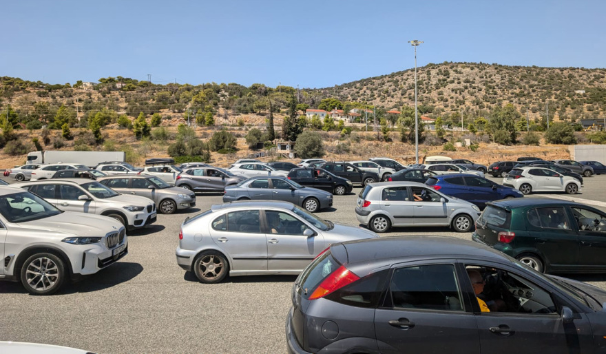 Με δυσκολίες η σταδιακή επιστροφή των πρώτων εκδρομέων του Αυγούστου - Δείτε live την κίνηση
