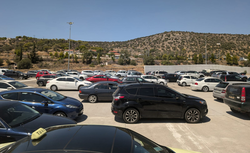 Με δυσκολίες η σταδιακή επιστροφή των πρώτων εκδρομέων του Αυγούστου - Δείτε live την κίνηση
