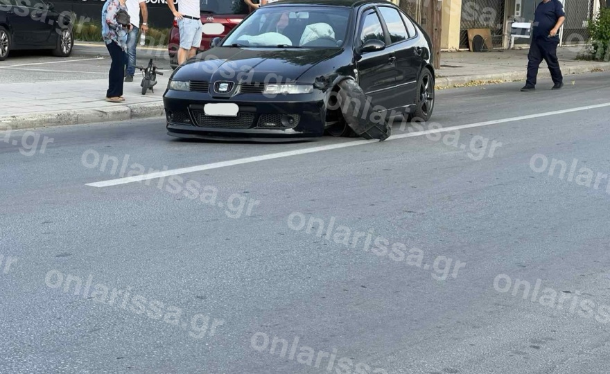 Τροχαίο στη Λάρισα, γυναίκα με το παιδί της μεταφέρθηκαν στο νοσοκομείο