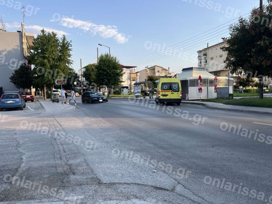 Τροχαίο στη Λάρισα, γυναίκα με το παιδί της μεταφέρθηκαν στο νοσοκομείο