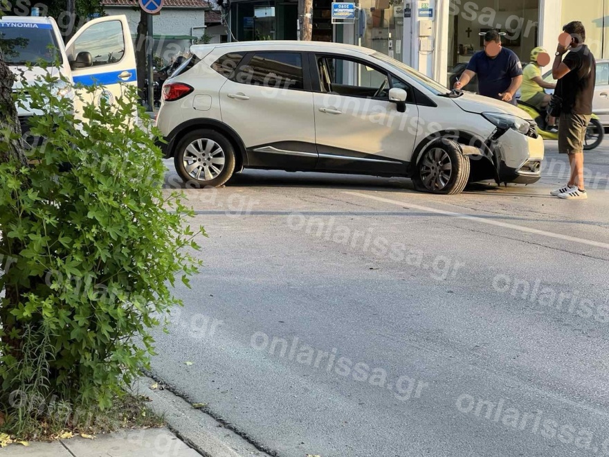 Τροχαίο στη Λάρισα, γυναίκα με το παιδί της μεταφέρθηκαν στο νοσοκομείο