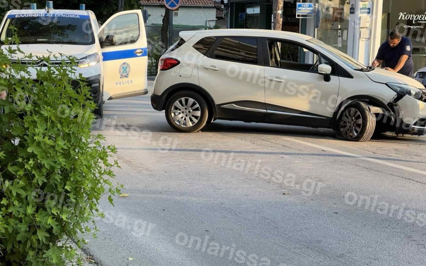 Τροχαίο στη Λάρισα, γυναίκα με το παιδί της μεταφέρθηκαν στο νοσοκομείο