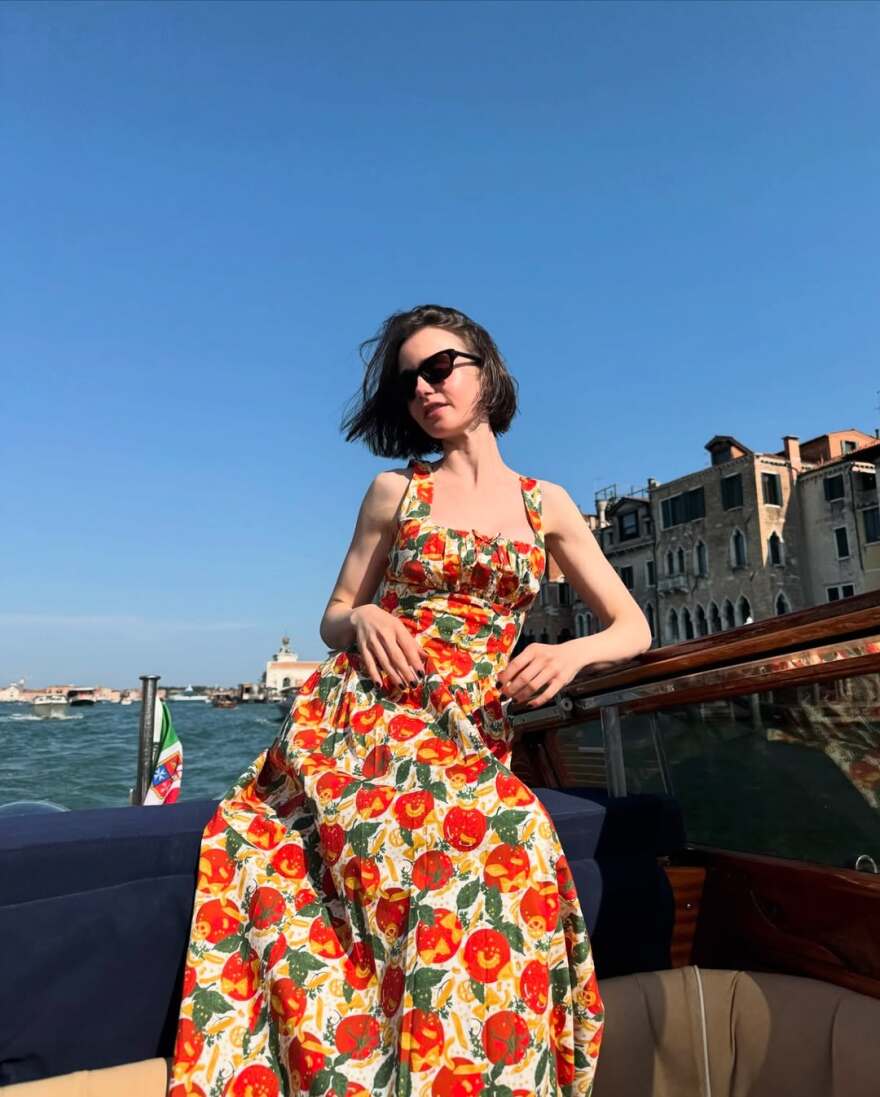 Emily in Paris: Στη Βενετία για τα γυρίσματα της πέμπτης σεζόν η Λίλι Κόλινς - «Όταν η δουλειά γίνεται παιχνίδι», έγραψε Emily in Paris: Στη Βενετία για τα γυρίσματα της πέμπτης σεζόν η Λίλι Κόλινς - «Όταν η δουλειά γίνεται παιχνίδι», έγραψε