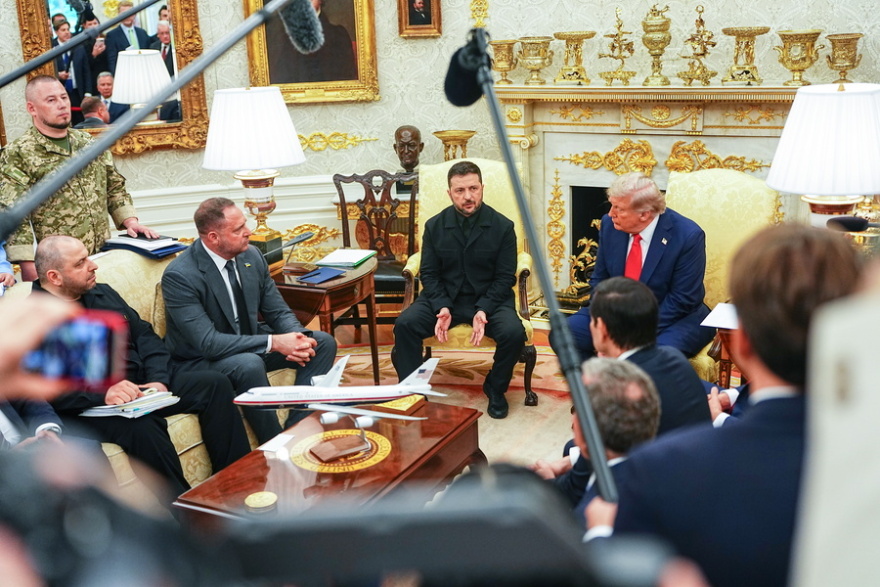 Όλα όσα έγιναν μπροστά στις κάμερες στον Λευκό Οίκο: Ο διαβασμένος Ζελένσκι, ο μετρημένος Τραμπ και ο αμίλητος Βανς