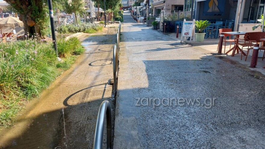 Γέμισε λύματα η παραλία της Νέας Χώρας στα Χανιά - Οι ακαθαρσίες φτάνουν μέχρι τη θάλασσα, δείτε βίντεο και φωτογραφίες