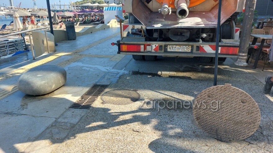 Γέμισε λύματα η παραλία της Νέας Χώρας στα Χανιά - Οι ακαθαρσίες φτάνουν μέχρι τη θάλασσα, δείτε βίντεο και φωτογραφίες