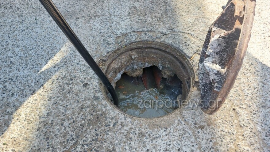 Γέμισε λύματα η παραλία της Νέας Χώρας στα Χανιά - Οι ακαθαρσίες φτάνουν μέχρι τη θάλασσα, δείτε βίντεο και φωτογραφίες