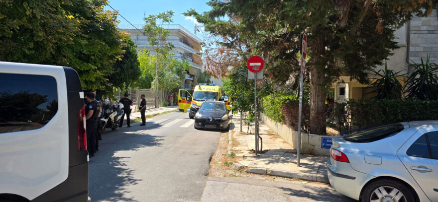 Άγρια δολοφονία 47χρονης στο Χαλάνδρι - Την σκότωσε ο σύντροφός της στην είσοδο πολυκατοικίας 
