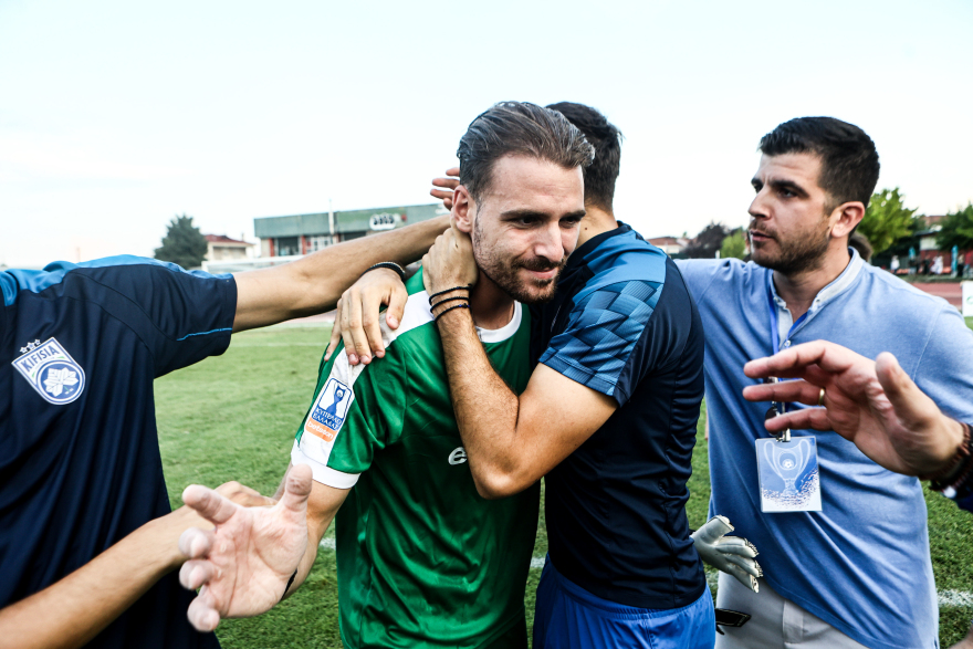 «Ήρωας» ο Ξενόπουλος: Έπιασε τρία πέναλτι με... μισό πόδι και έστειλε την Κηφισιά στην επόμενη φάση του Κυπέλλου