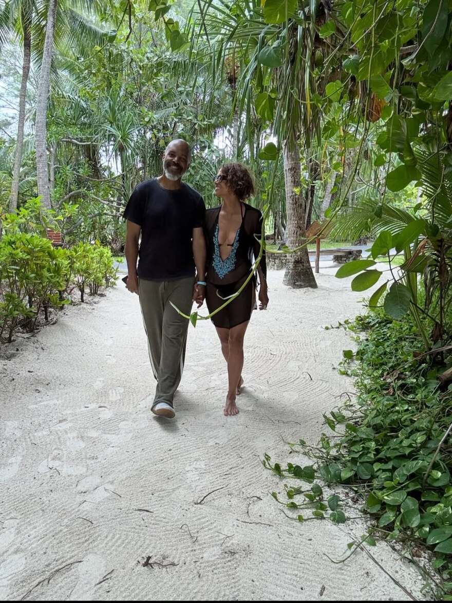 Η Χάλι Μπέρι συνεχίζει τις διακοπές της σε εξωτικό προορισμό - «Όλοι μεγαλώνουμε, αλλά δεν χρειάζεται να γεράσουμε», γράφει