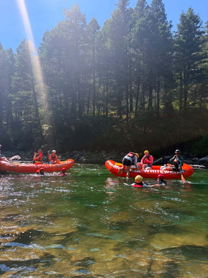 Η Δούκισσα Νομικού έκανε πρώτη φορά rafting με τα παιδιά της στην Αμερική