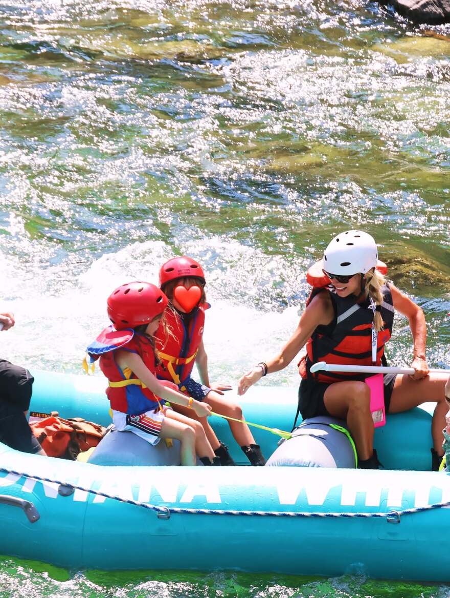 Η Δούκισσα Νομικού έκανε πρώτη φορά rafting με τα παιδιά της στην Αμερική