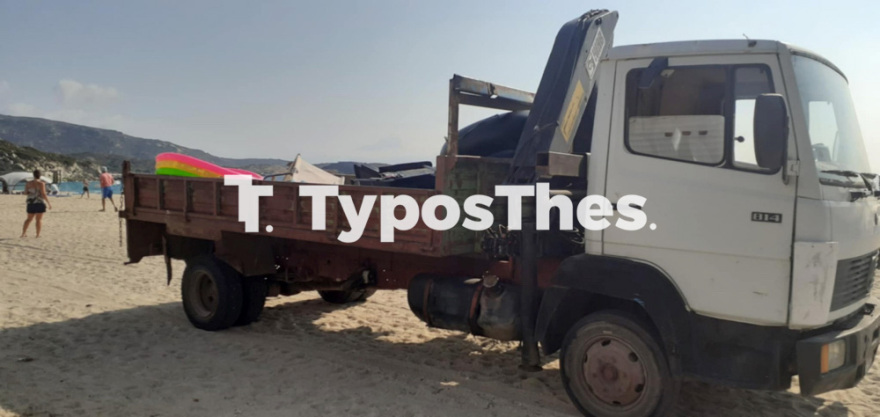 Έφοδος σε γνωστό κάμπινγκ στη Χαλκιδική μετά από καταγγελία τουρίστριας - Ξηλώνουν ομπρέλες και εξοπλισμό, δείτε φωτογραφίες