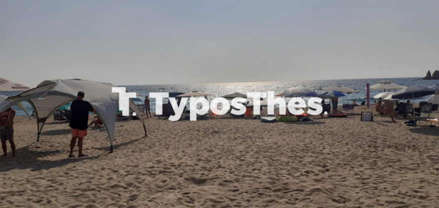 Έφοδος σε γνωστό κάμπινγκ στη Χαλκιδική μετά από καταγγελία τουρίστριας - Ξηλώνουν ομπρέλες και εξοπλισμό, δείτε φωτογραφίες