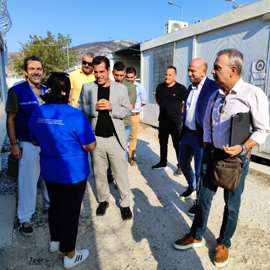 Στην Αμυγδαλέζα ο Πλεύρης: Επιθεώρησε τις εγκαταστάσεις που θα κρατούνται όσοι παράνομοι μετανάστες είναι προς απέλαση