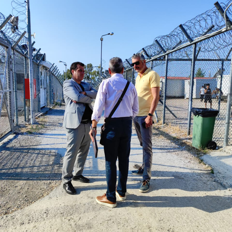 Στην Αμυγδαλέζα ο Πλεύρης: Επιθεώρησε τις εγκαταστάσεις που θα κρατούνται όσοι παράνομοι μετανάστες είναι προς απέλαση