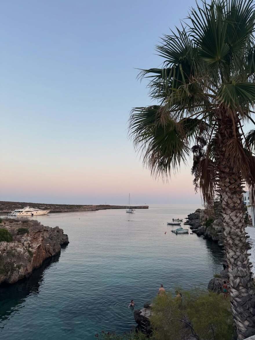 Η Ιωάννα Σαρρή κάνει διακοπές στα Κύθηρα - Δείτε φωτογραφίες