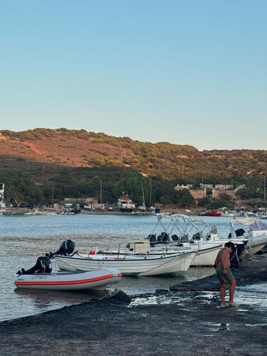 Η Ιωάννα Σαρρή κάνει διακοπές στα Κύθηρα - Δείτε φωτογραφίες