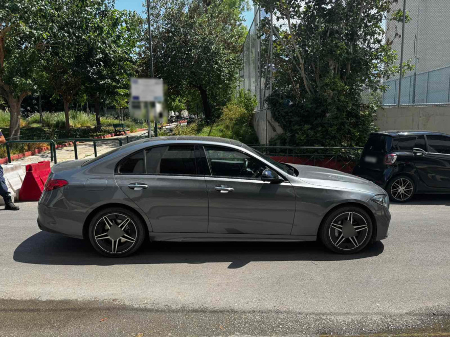 Επιχείρηση της ΕΛΑΣ στην Αττική για την τουρκική μαφία - Έξι συλλήψεις για όπλα και ναρκωτικά
