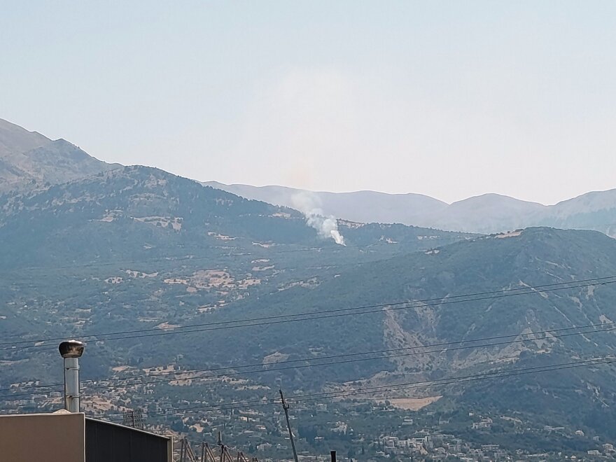 Φωτιά στα Μιτζαίικα Αχαΐας - Σε δύσβατη περιοχή το μέτωπο, ενισχύθηκαν οι πυροσβεστικές δυνάμεις