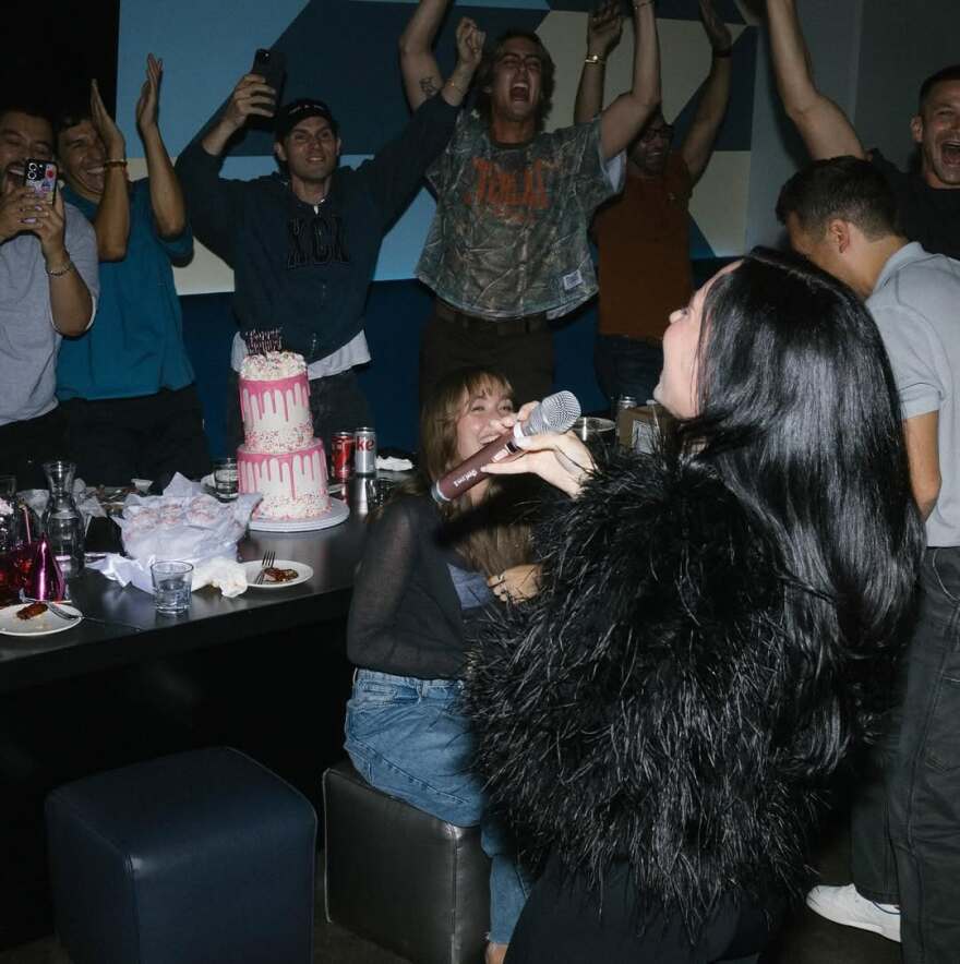 Η Ντέμι Λοβάτο έκλεισε τα 33 - Δείτε φωτογραφίες από το πάρτι των γενεθλίων της